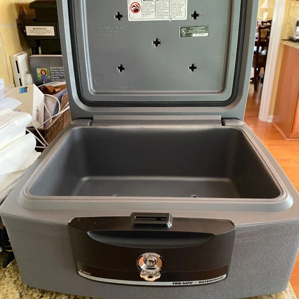 Sentry safe - Picture 1 of 2